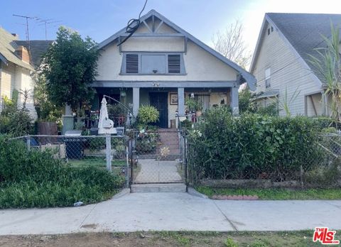 Photo of 210 W 47th Street, Los Angeles, CA 90037 (MLS # 26633347)