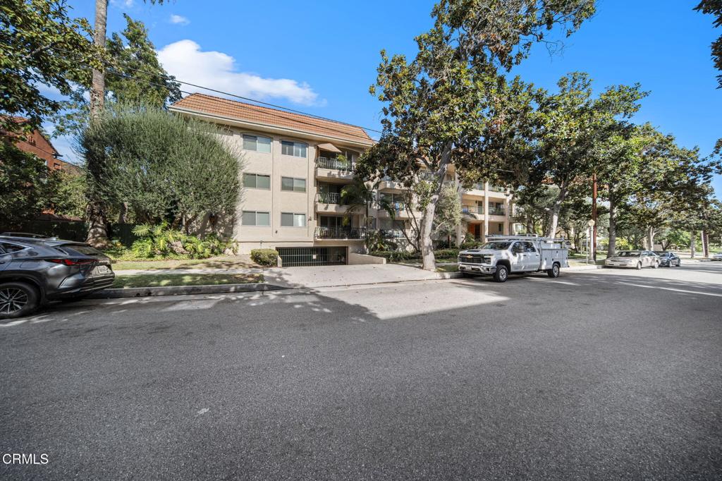 420 S Madison Avenue 204, Pasadena CA 91101