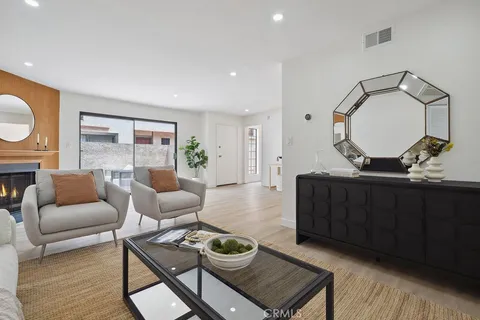 6101 Fulton Avenue Unit 8, Van Nuys, CA 91401 - MLS#: PW25219382