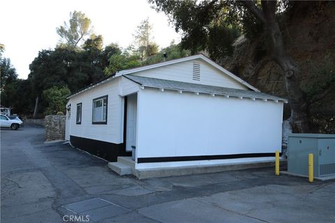 Photo of 10799 Sherman Grove Avenue, Sunland, CA 91040 (MLS # SR25215950) Photo of 10799 Sherman Grove Avenue, Sunland, CA 91040 (MLS # SR25215950)
