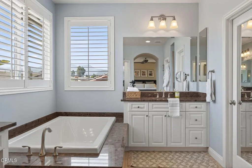 Camarillo, California 93012, United States, 5 Bedrooms Bedrooms, ,4 BathroomsBathrooms,Residential,Pending,186378