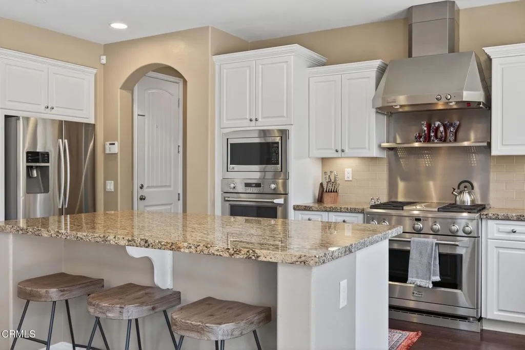 Camarillo, California 93012, United States, 5 Bedrooms Bedrooms, ,4 BathroomsBathrooms,Residential,Pending,186378