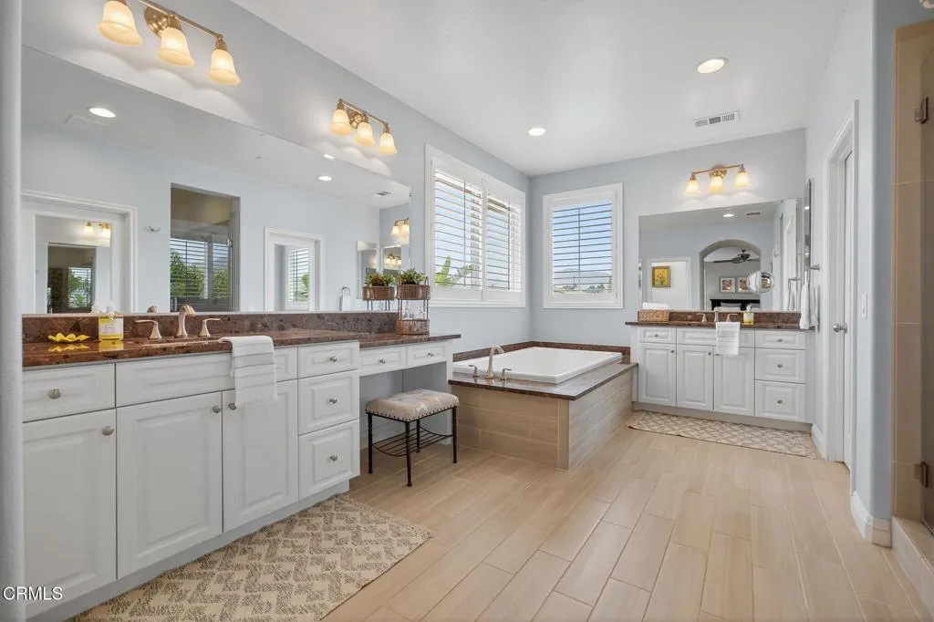 Camarillo, California 93012, United States, 5 Bedrooms Bedrooms, ,4 BathroomsBathrooms,Residential,Pending,186378