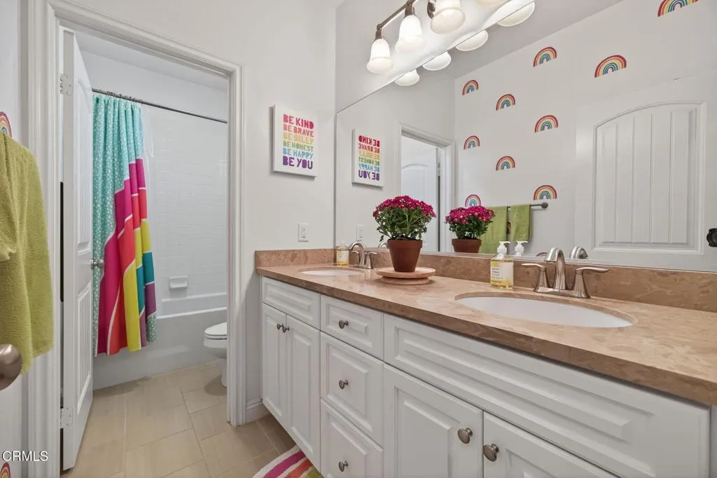 Camarillo, California 93012, United States, 5 Bedrooms Bedrooms, ,4 BathroomsBathrooms,Residential,Pending,186378