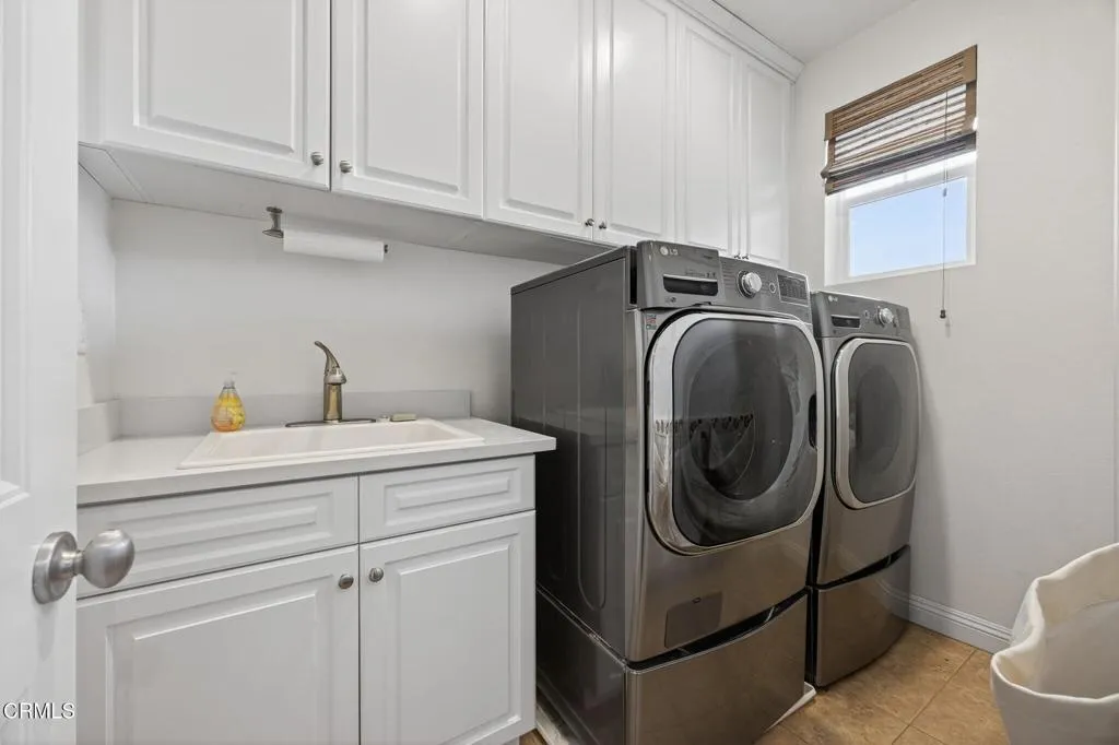 Camarillo, California 93012, United States, 5 Bedrooms Bedrooms, ,4 BathroomsBathrooms,Residential,Pending,186378