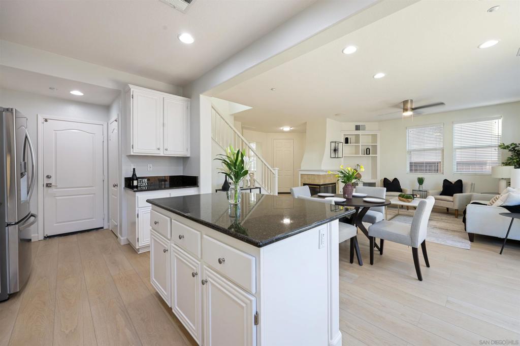 17028 Garden walk way