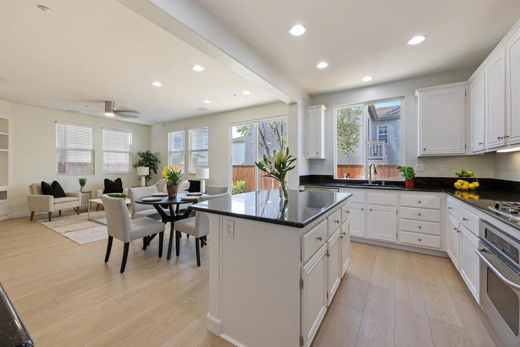 17028 Garden walk way