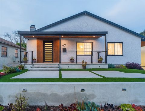 Photo of 601 W Hillsdale St, Inglewood, CA 90302 (MLS # SB26014907)