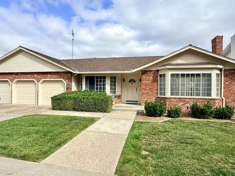 Photo of 1369 Dry Creek Road, San Jose, CA 95125 (MLS # ML82046882)