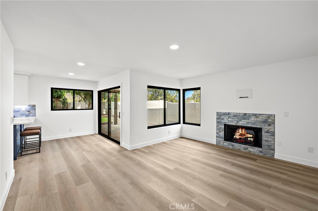 Cantobrio II (R2) (CB2) - Residential Lease