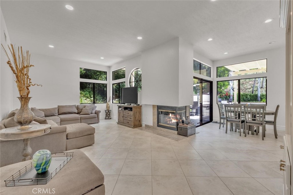 Agoura Hills, California, 91301, United States, 6 Bedrooms Bedrooms, ,5 BathroomsBathrooms,Residential,Active,2045771