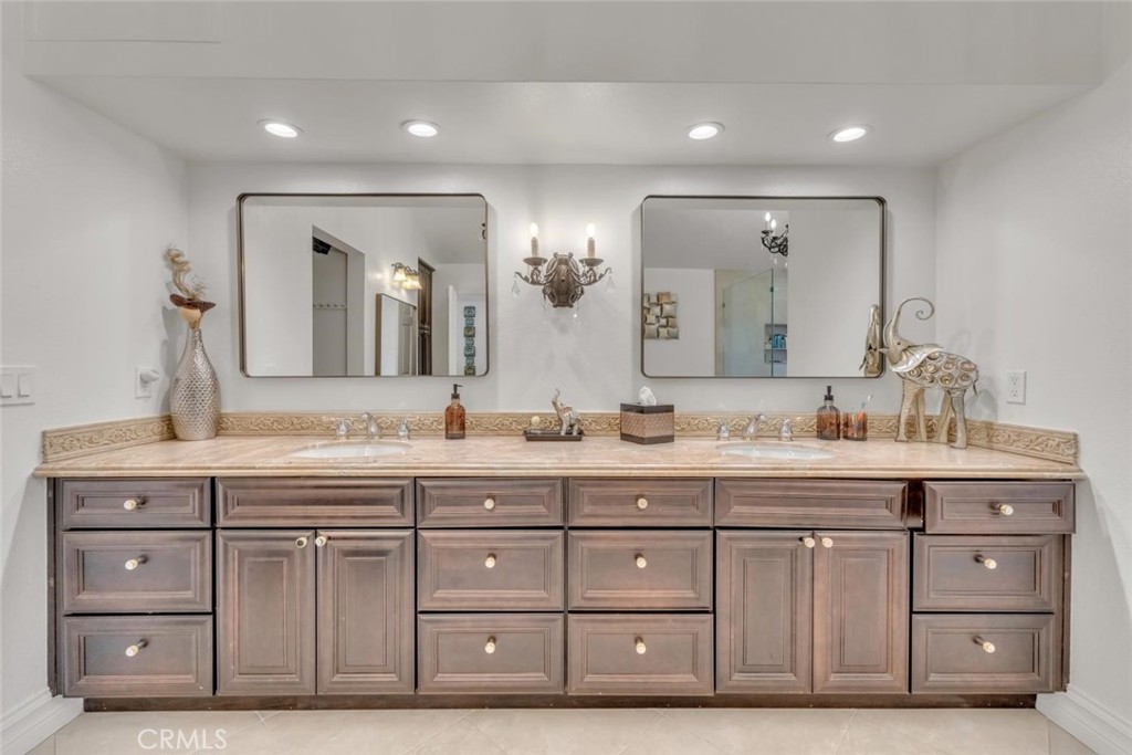 Agoura Hills, California, 91301, United States, 6 Bedrooms Bedrooms, ,5 BathroomsBathrooms,Residential,Active,2045771