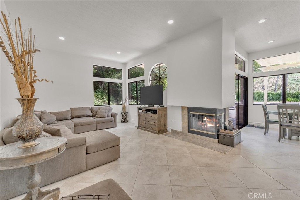 Agoura Hills, California, 91301, United States, 6 Bedrooms Bedrooms, ,5 BathroomsBathrooms,Residential,Active,2045771