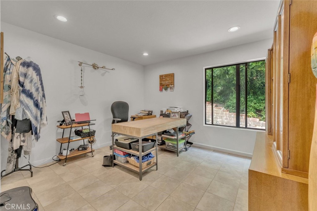 Agoura Hills, California, 91301, United States, 6 Bedrooms Bedrooms, ,5 BathroomsBathrooms,Residential,Active,2045771