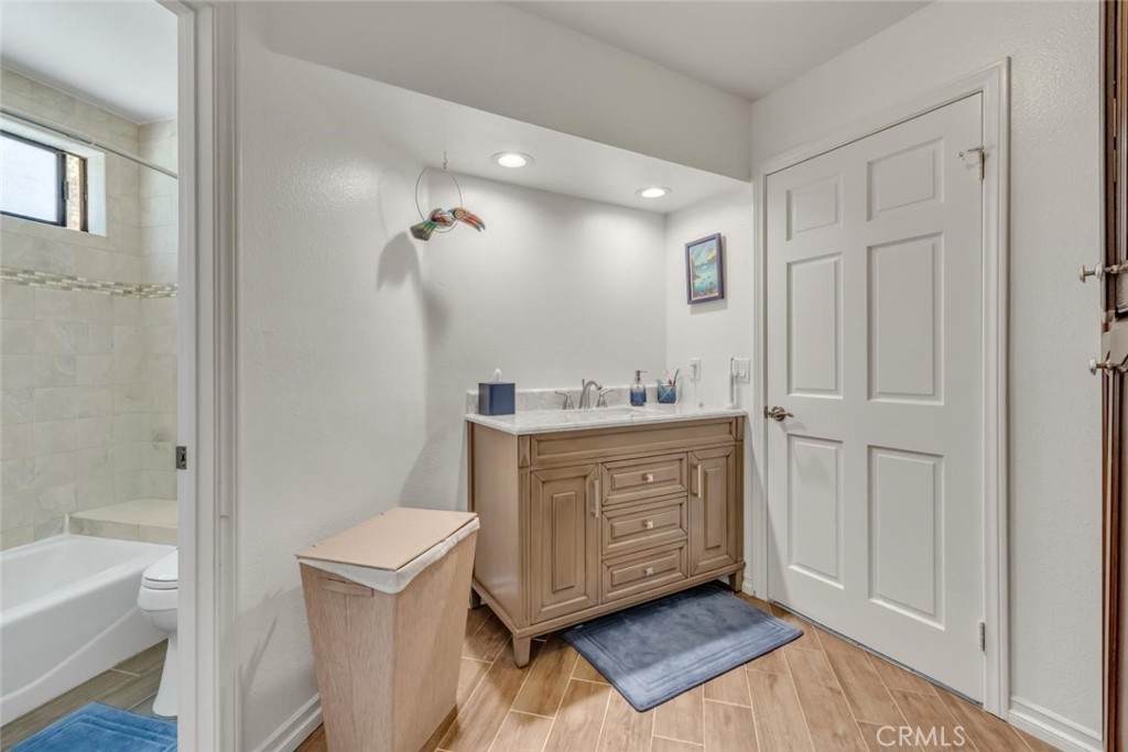 Agoura Hills, California, 91301, United States, 6 Bedrooms Bedrooms, ,5 BathroomsBathrooms,Residential,Active,2045771