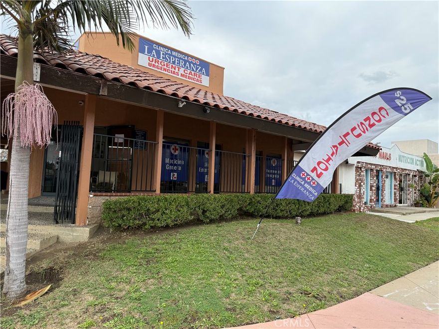 Great opportunity to own a medical clinic, currently a franchised location of a proven and productive chain medical clinics. Reasonable lease and fully outfitted.