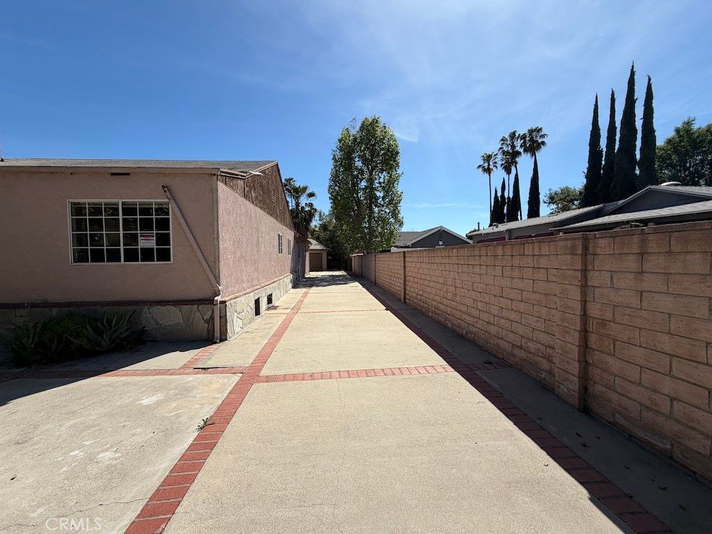 Photo of 15000 Hamlin Street, Van Nuys, CA 91411 (MLS # OC26057893)