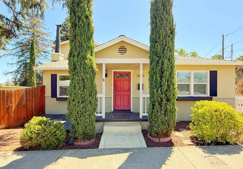 Spacious Concord Home with Oversized Backyard & Well Located home! Welcome to 3010 Grant St—this versatile home features plenty of bedrooms, ideal for extended households, remote work, or guest space. Enjoy the expansive backyard, perfect for entertaining, gardening, or future ADU potential. the open space kitchen is ideal for anyone who enjoys a home cooked meal. Conveniently located near major freeways, BART, and public transit, commuting is a breeze. A great opportunity for buyers seeking space, functionality, and accessibility in the heart of Concord. Don’t miss it!