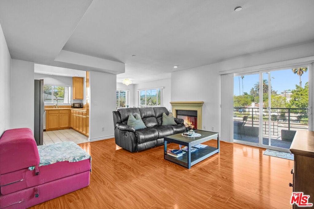 5764 San Vicente Boulevard 201