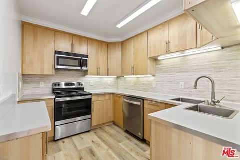 Photo of 1033 6TH Street #105, Santa Monica, CA 90403 (MLS # 25594083)