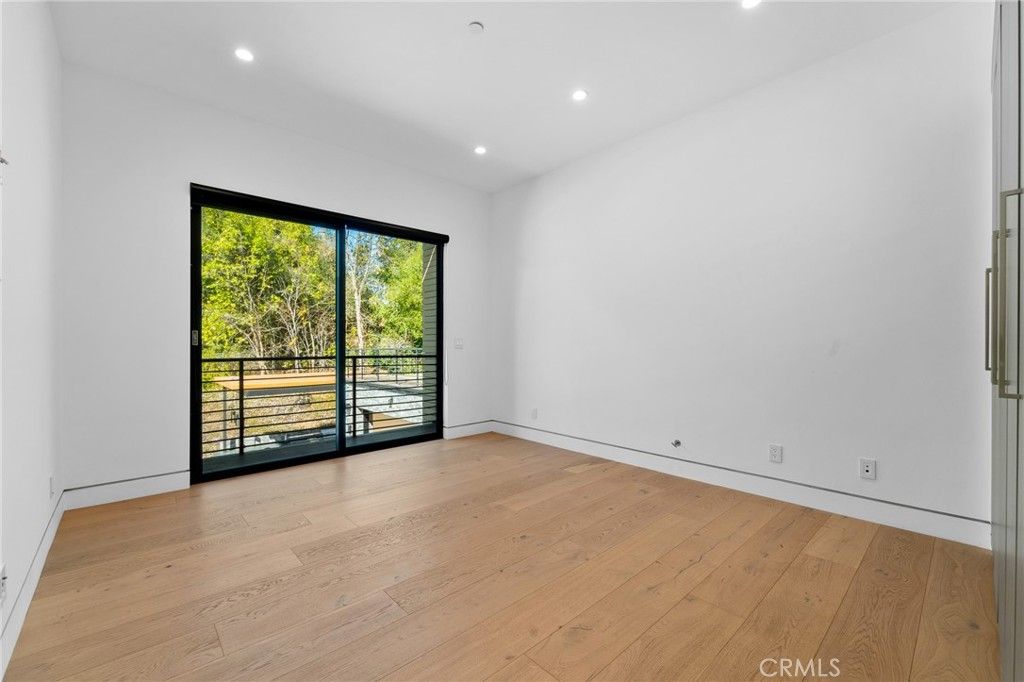 listing image 130720074163601801584