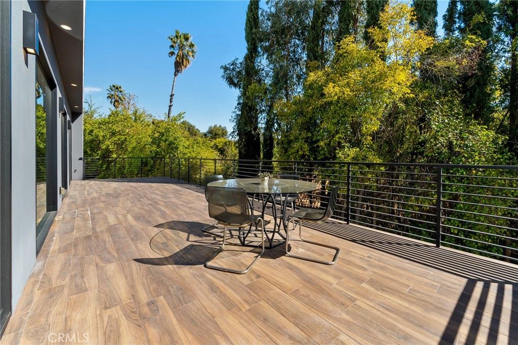 listing image 130728485751589674696