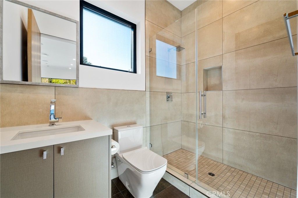 listing image 130729652047915469907