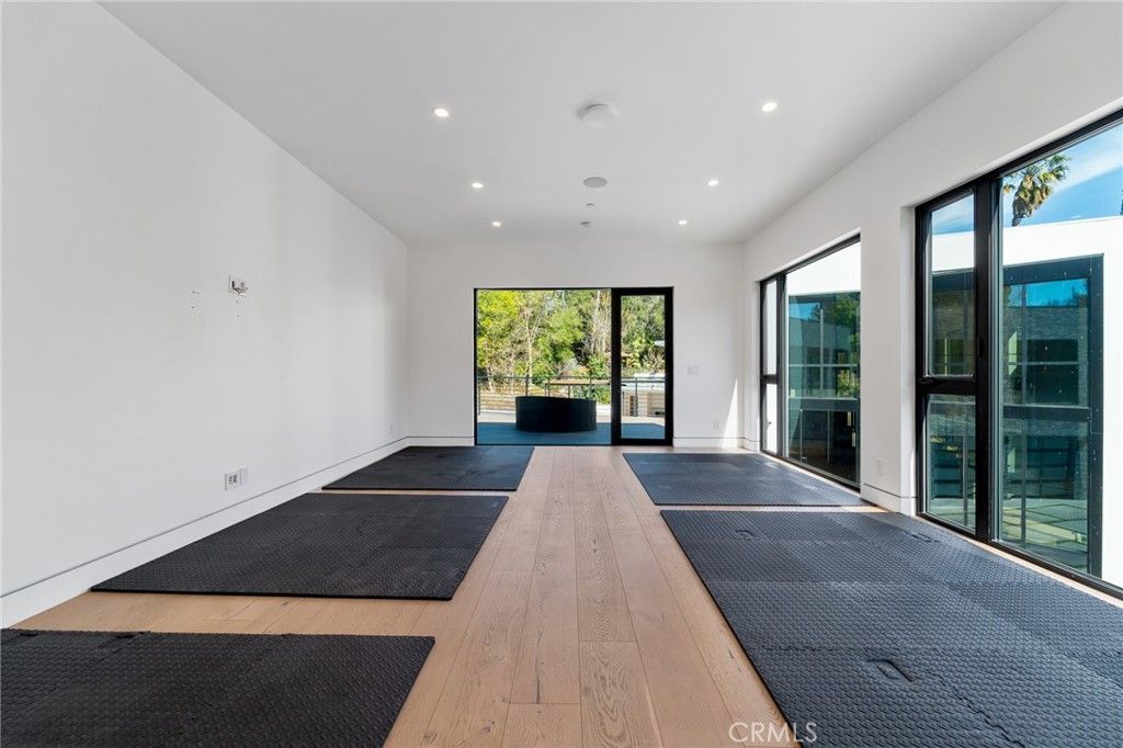 listing image 130724339746099938798