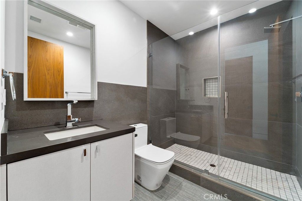 listing image 130721997324061171254