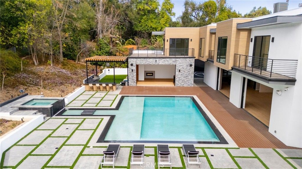 listing image 130728511731244555741