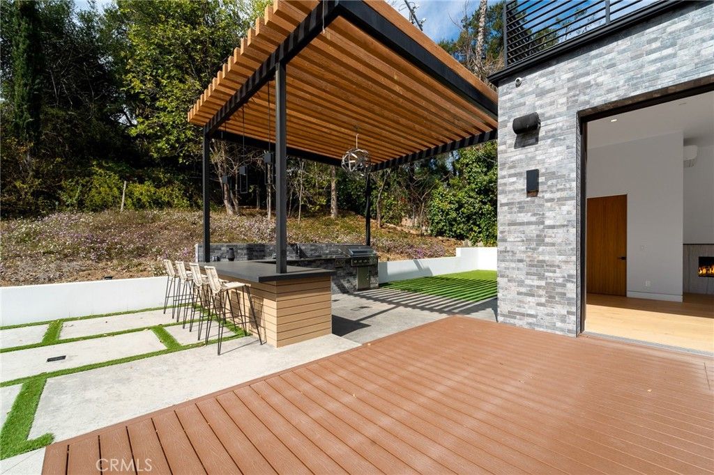 listing image 130725824341368779177