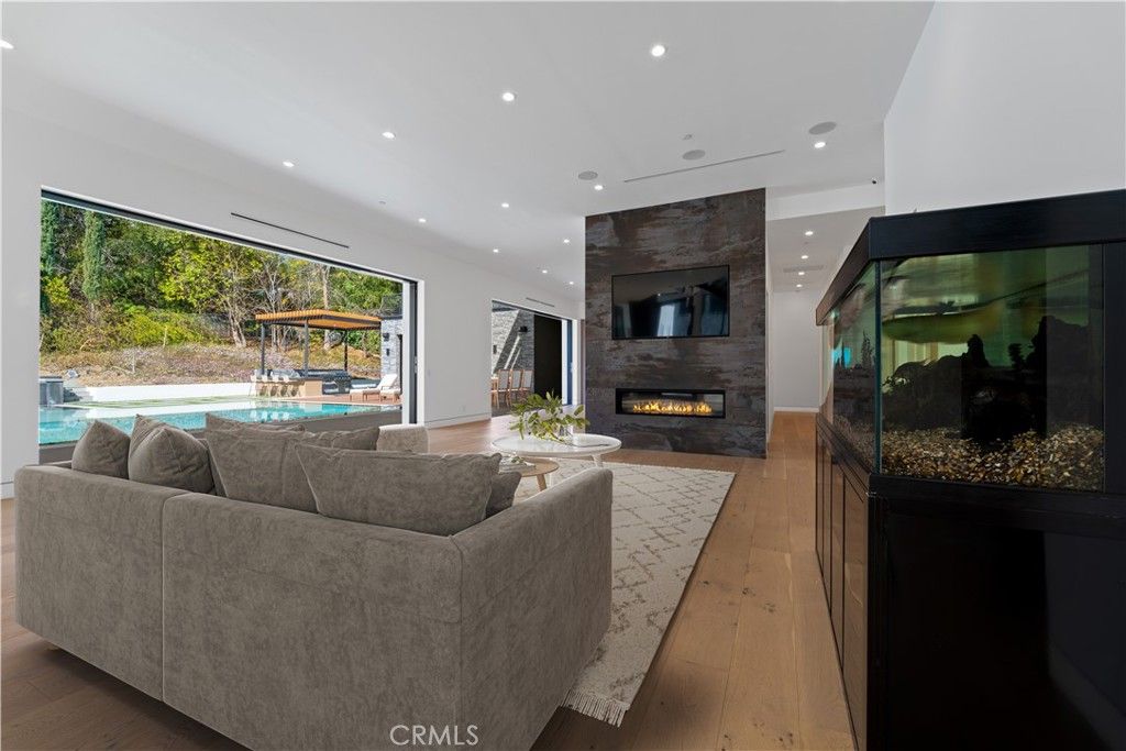 listing image 130729260565188723466