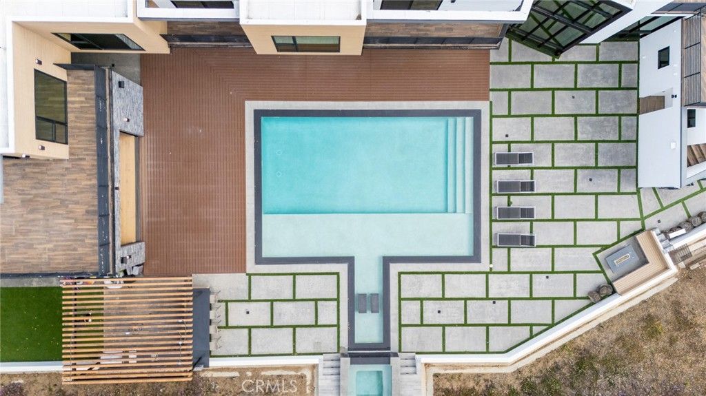 listing image 130729522193229228100