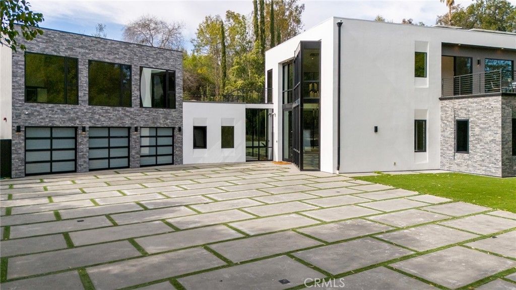 listing image 130720038073424197027