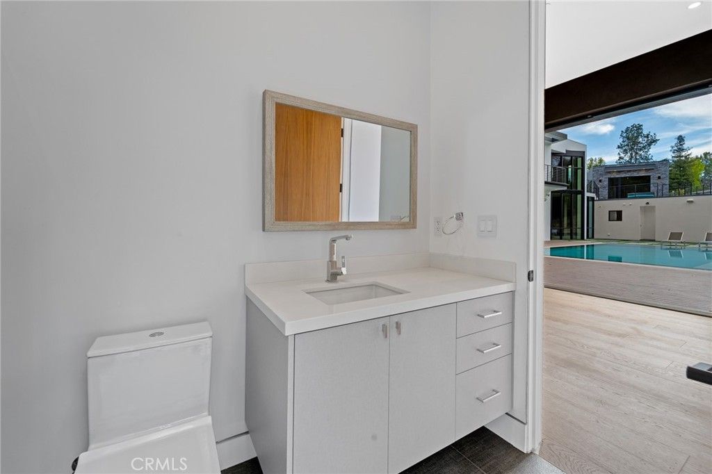 listing image 130725893795693772408