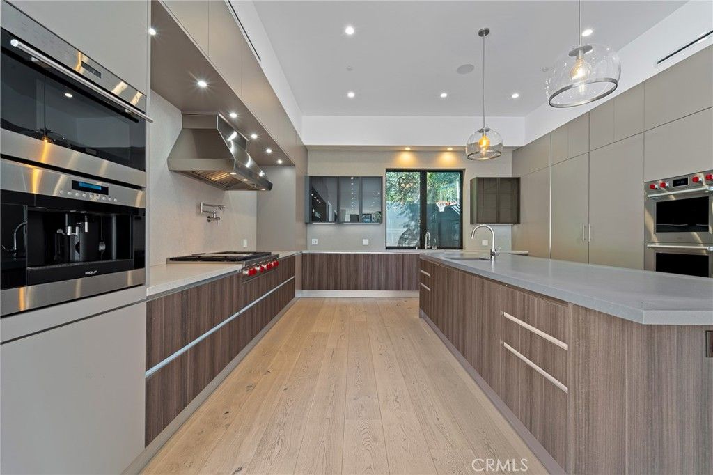 listing image 130727105508664711056