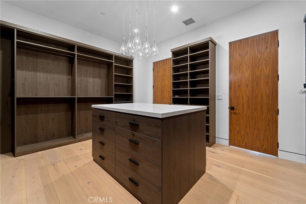 listing image 130724981970405350030