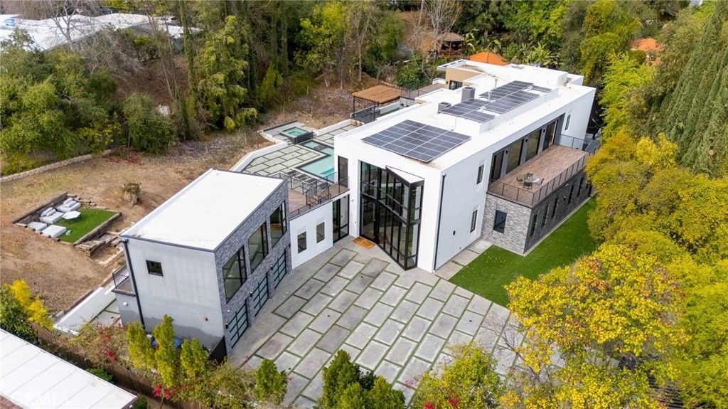 listing image 130729324354161671943