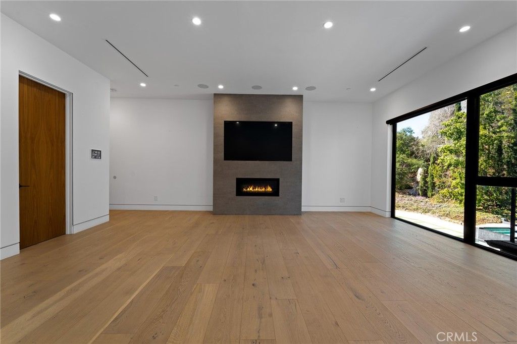 listing image 130724895960094691481