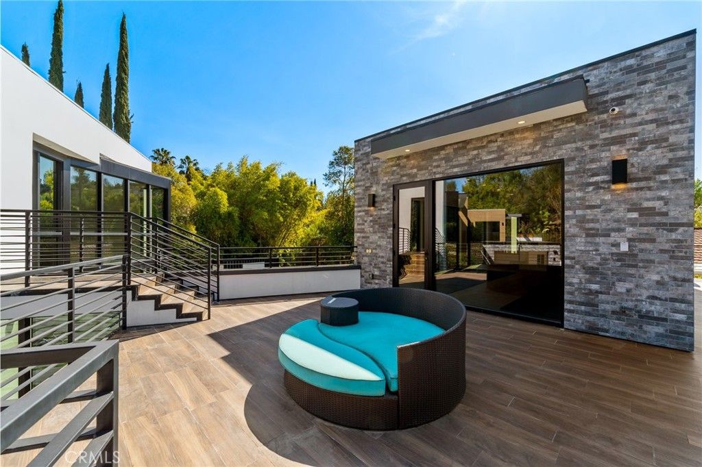 listing image 130720539546564870464