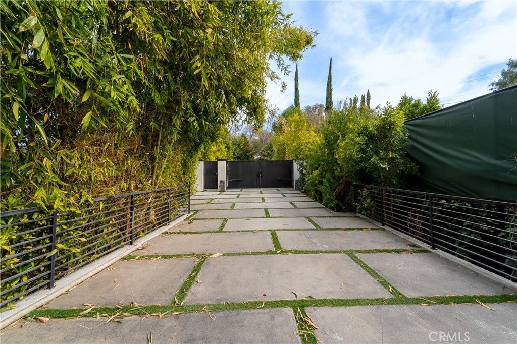 listing image 130728760278527034273