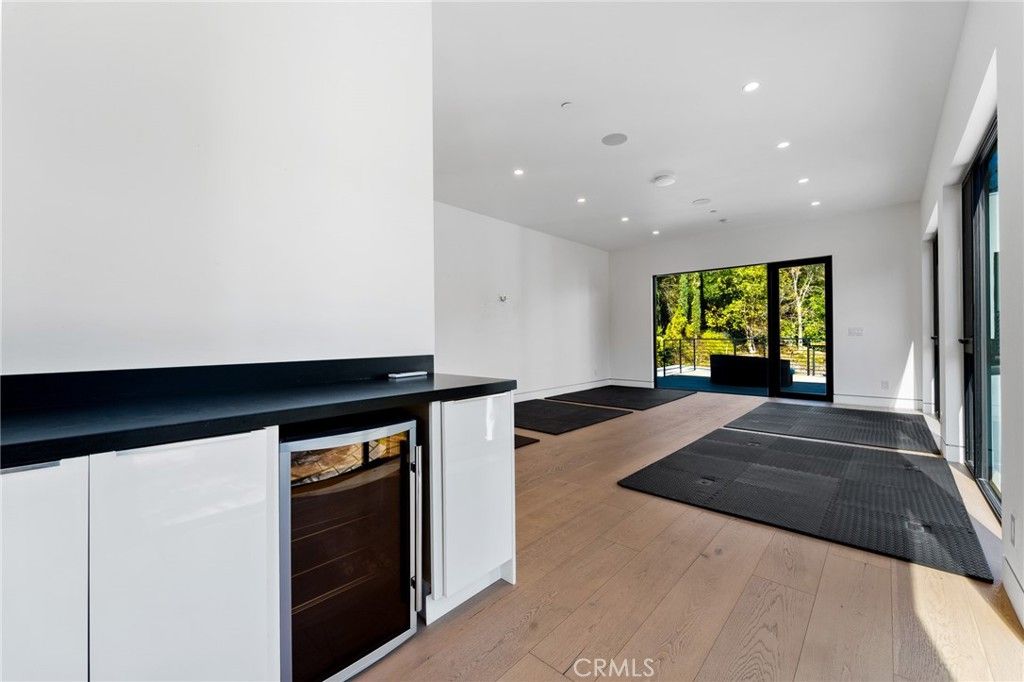 listing image 130724223848195120962