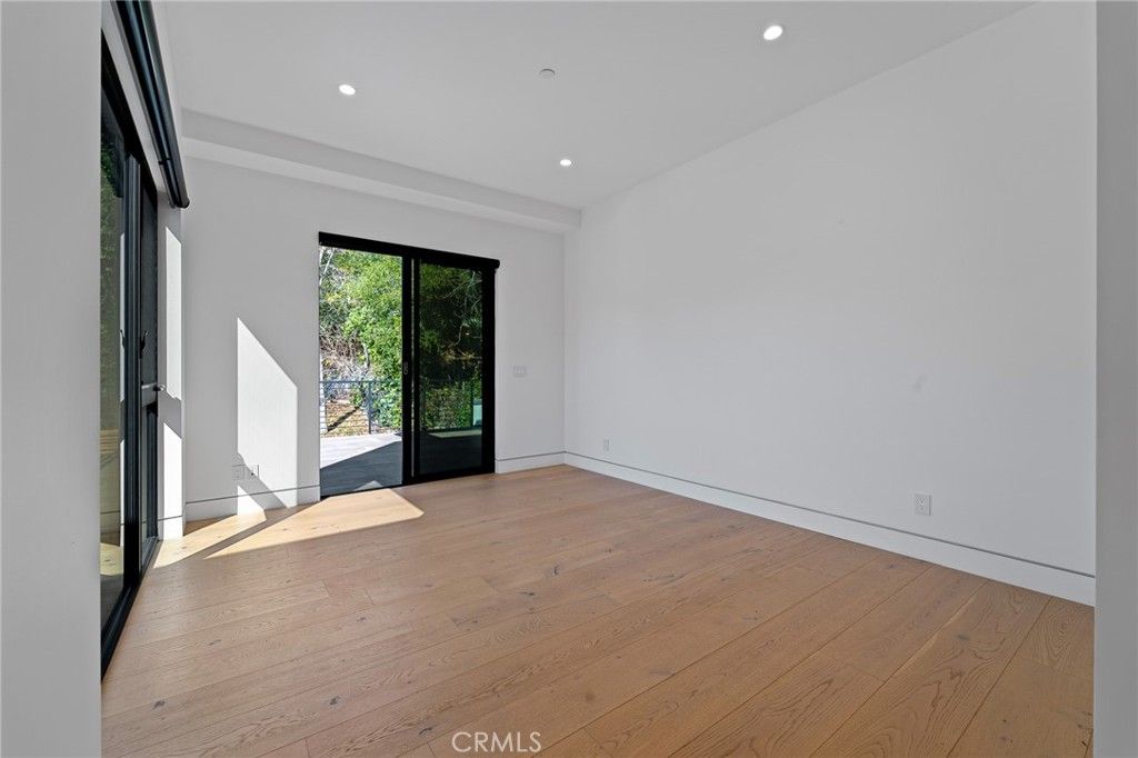 listing image 130721607062996716159