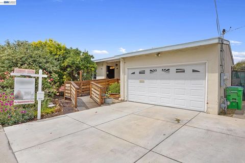 Photo of 357 Perkins Dr Dr, San Lorenzo, CA 94541 (MLS # 41133539)