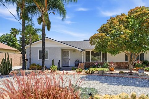 Photo of 590 N Hemet Street, Hemet, CA 92544 (MLS # SW26101619)