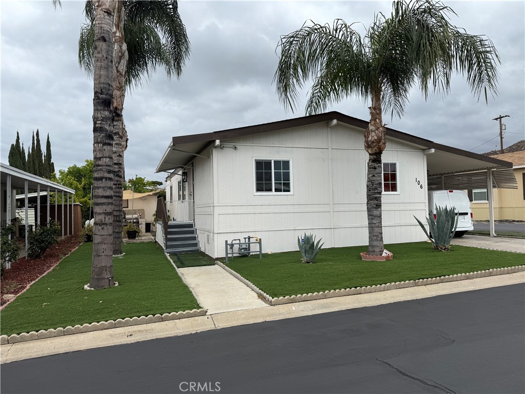 Lo Welcome to this beautiful Mobile home in an all-age park, located near freeways, Tyler Mall, Stores and more, spacious living area, Gorgeous 3 bed, 2 bath mobile home with an office or retreat. You will be amazed once you see this home, you won't want to miss out. It features a large spacious kitchen with breakfast area, large master bedroom, all age 5 Star Family Park w/ a great clubhouse, barbecue area, swimming pool & spa, and more!!! Close to shopping centers and freeway.