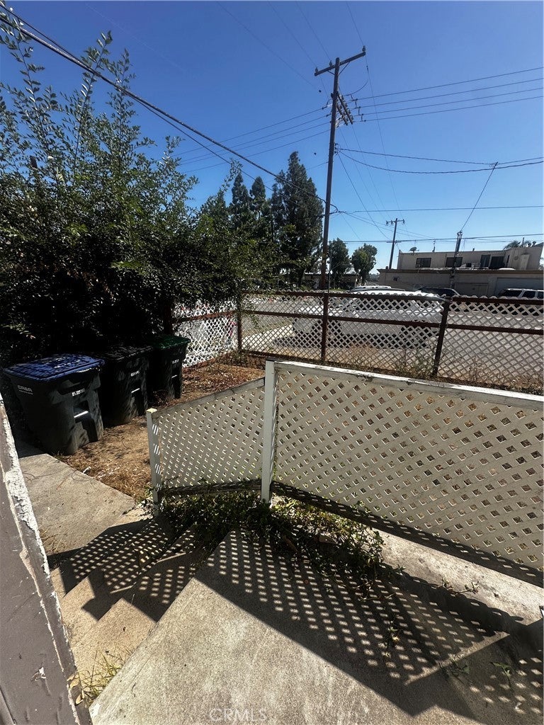 502 W Erna