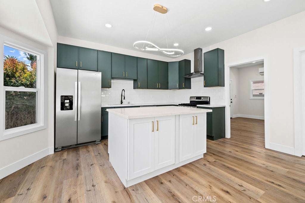 548 E 14th