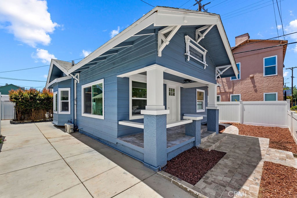 548 E 14th