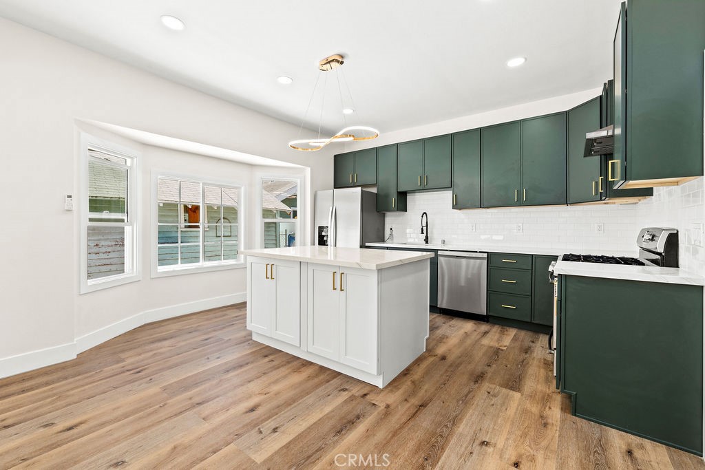 548 E 14th